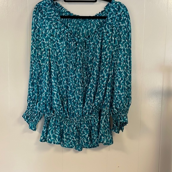 Silky Blouse Sz L very Feminine - Picture 1 of 7